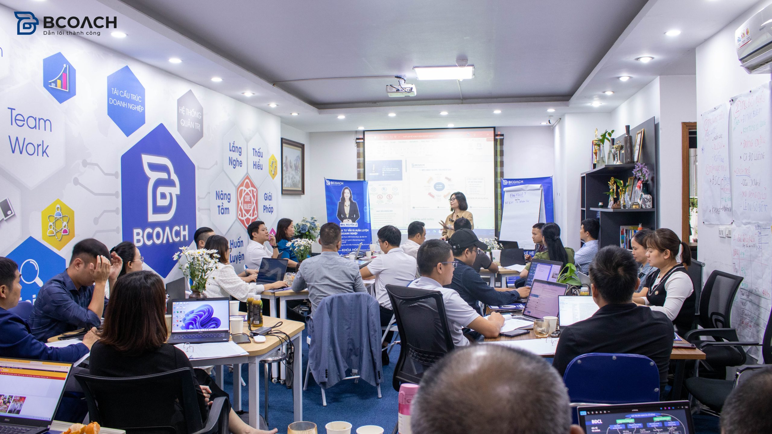 Thách thức của việc tái cấu trúc tại Hà Nội 2026