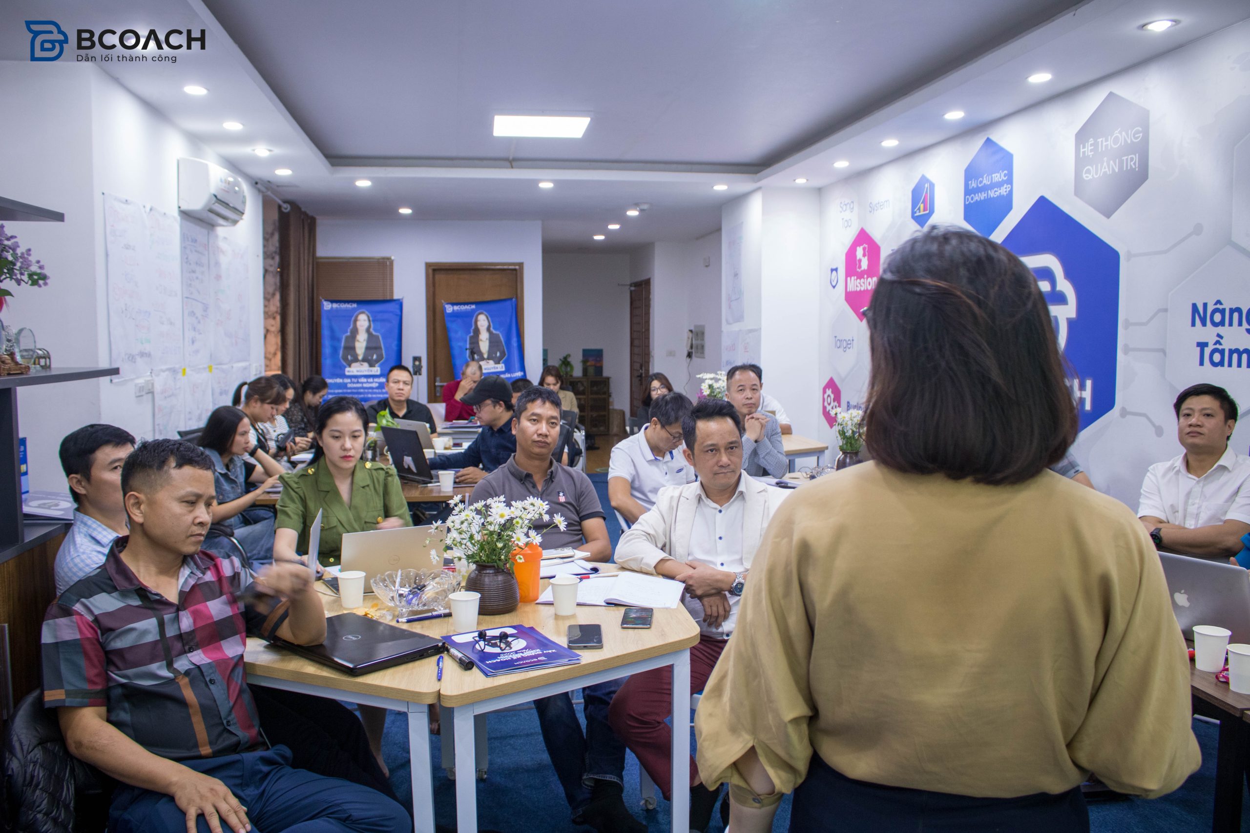 Một quyết định đúng bắt đầu từ việc đặt đúng câu hỏi AI khác với tự động hóa ở điểm nào