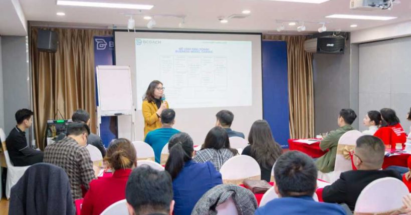 Chuyên gia BCoach hướng dẫn mô hình kinh doanh và giải đáp tái cấu trúc là gì cho các CEO